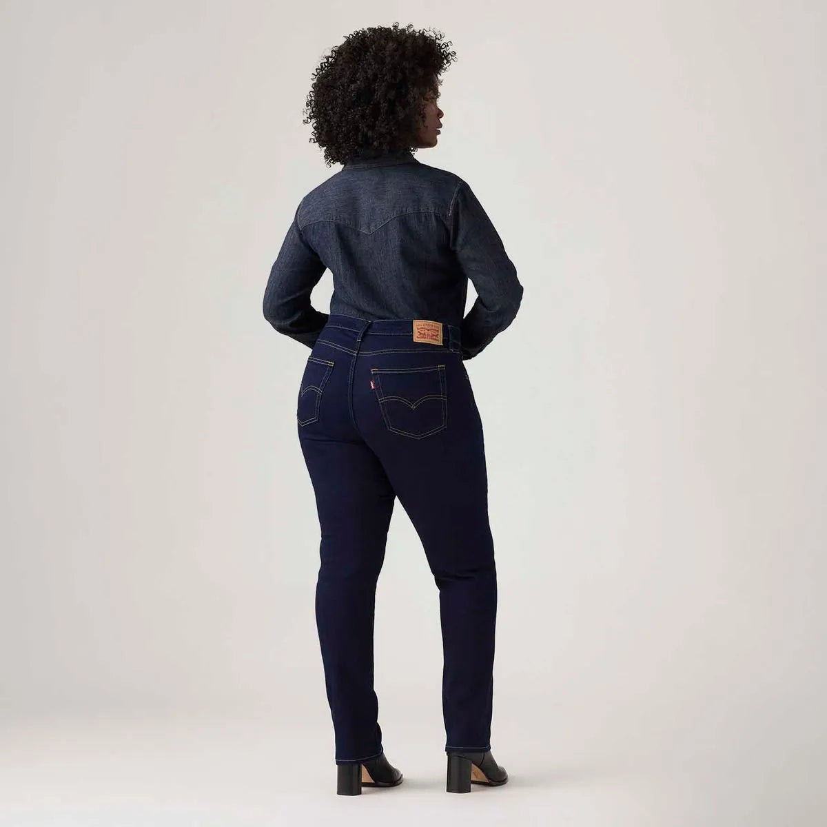 Calça Jeans 724 High Rise Straight Lavagem Escura Levi’s