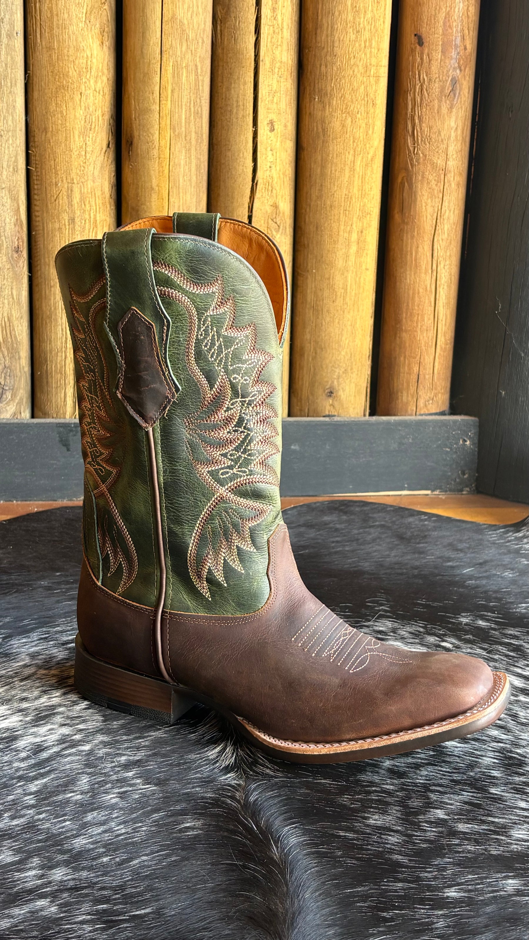 Bota Texana Masculina Goyazes Bico Quadrado Cano Médio Couro Ref:243001-CP