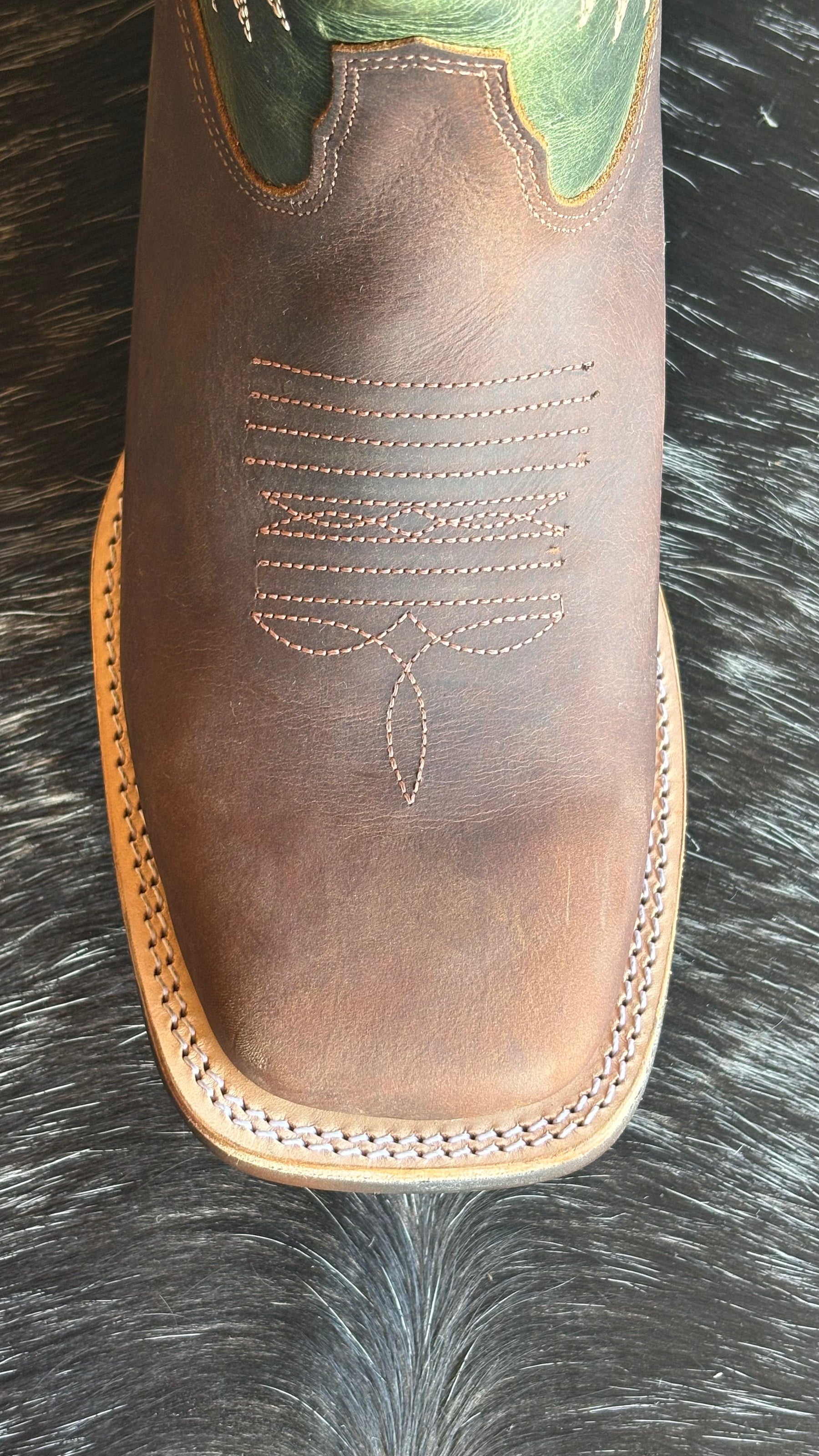 Bota Texana Masculina Goyazes Bico Quadrado Cano Médio Couro Ref:243001-CP
