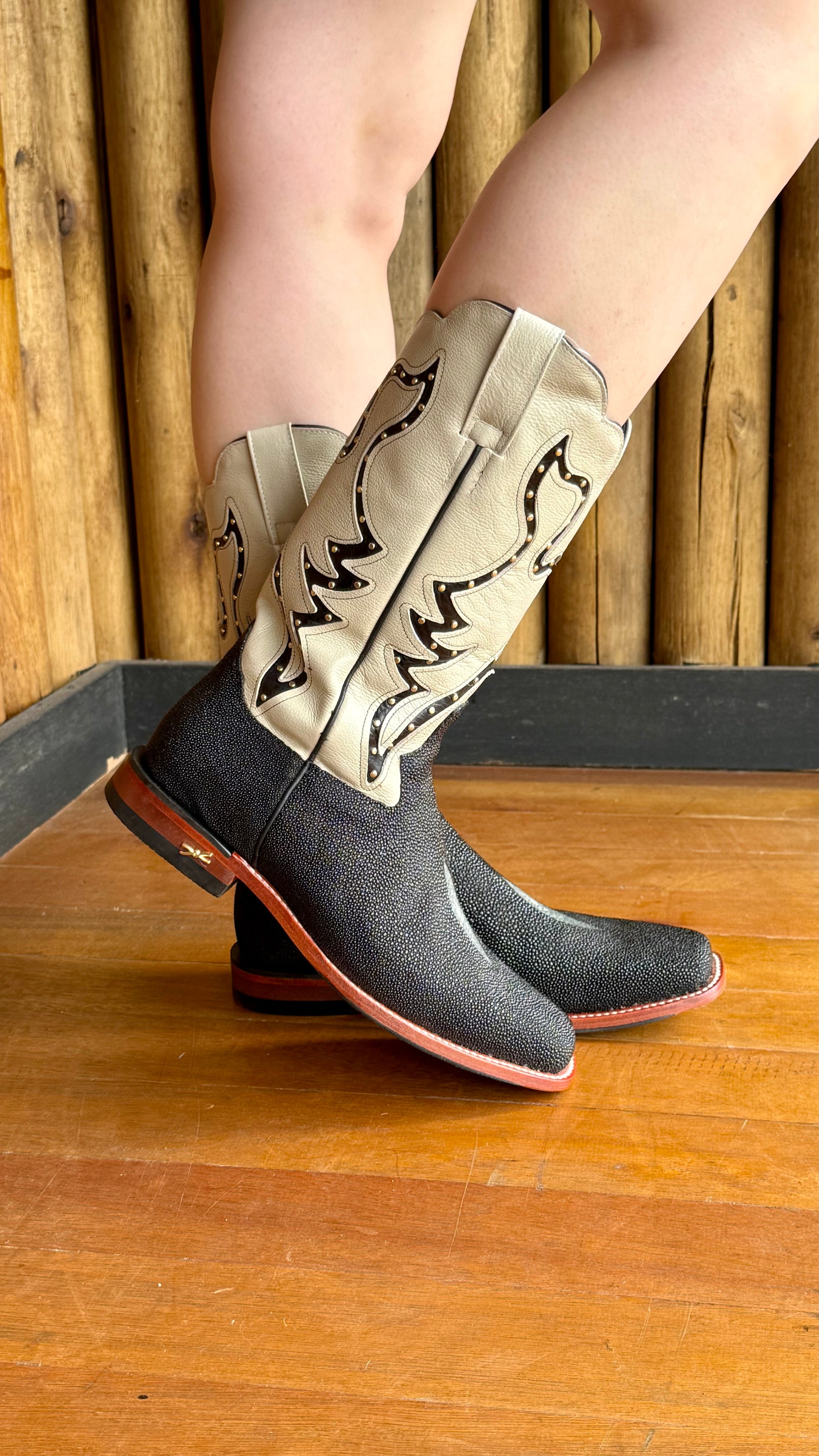 Bota Texana Feminina Jácomo Cano Médio Couro Arraia Ref:60002/RCGQL