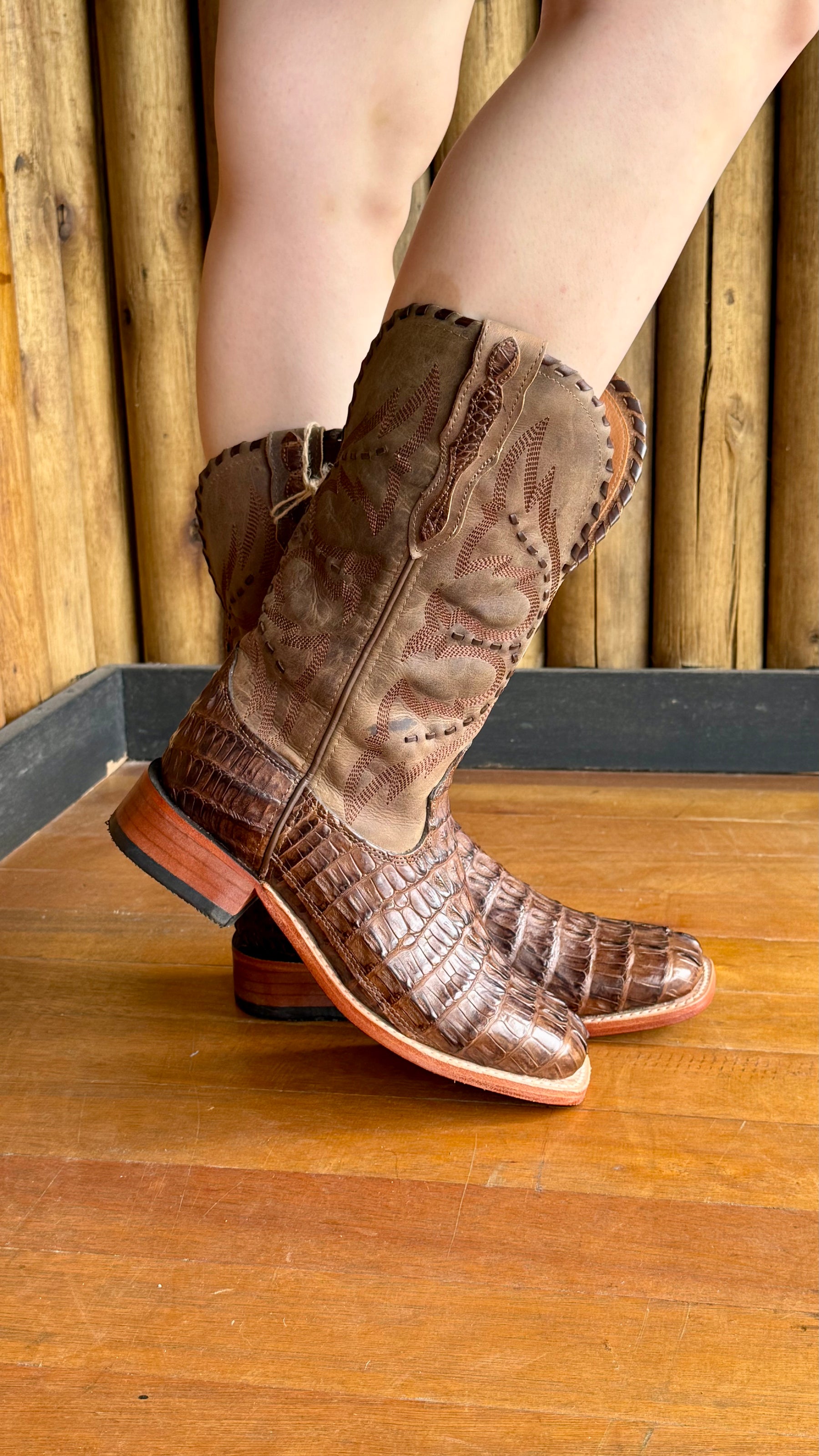 Bota Texana Feminina Goyazes Bico Quadrado Cano Médio Couro Jacaré Ref:256407-JC
