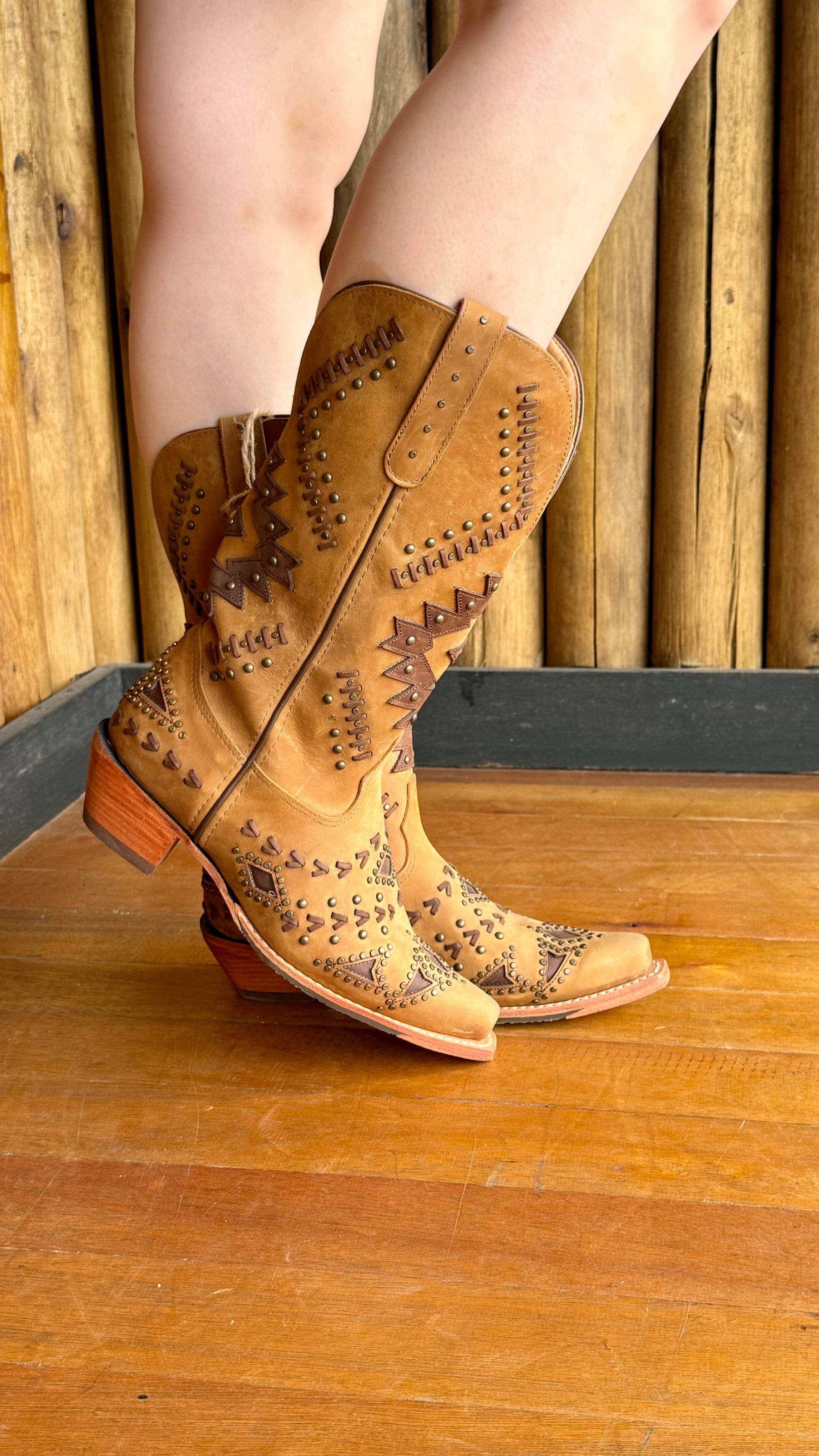 Bota Texana Feminina Goyazes Bico Fino Cano Médio Couro Ref:256801-CC