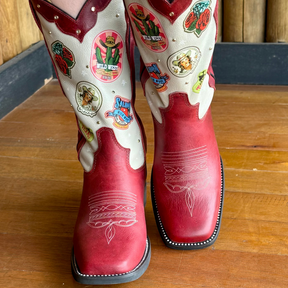 Bota Patches Feminina Jácomo Fóssil Vermelho / Napa Marfim Ref:60.171/UFS