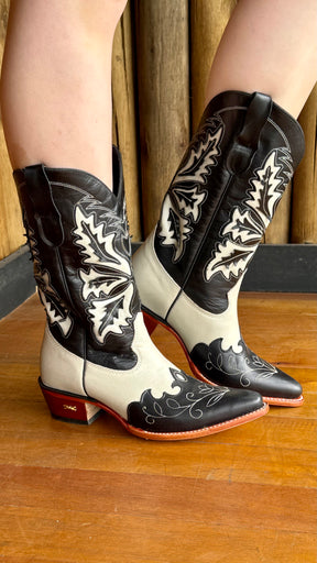 Bota Texana  Feminina Jácomo Bico Fino Cano Médio Couro Ref:90121/C