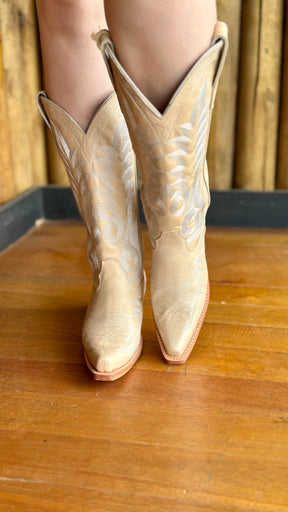 Bota Texana  Feminina Goyazes Bico Fino Cano Médio Couro Ref:256803-CC