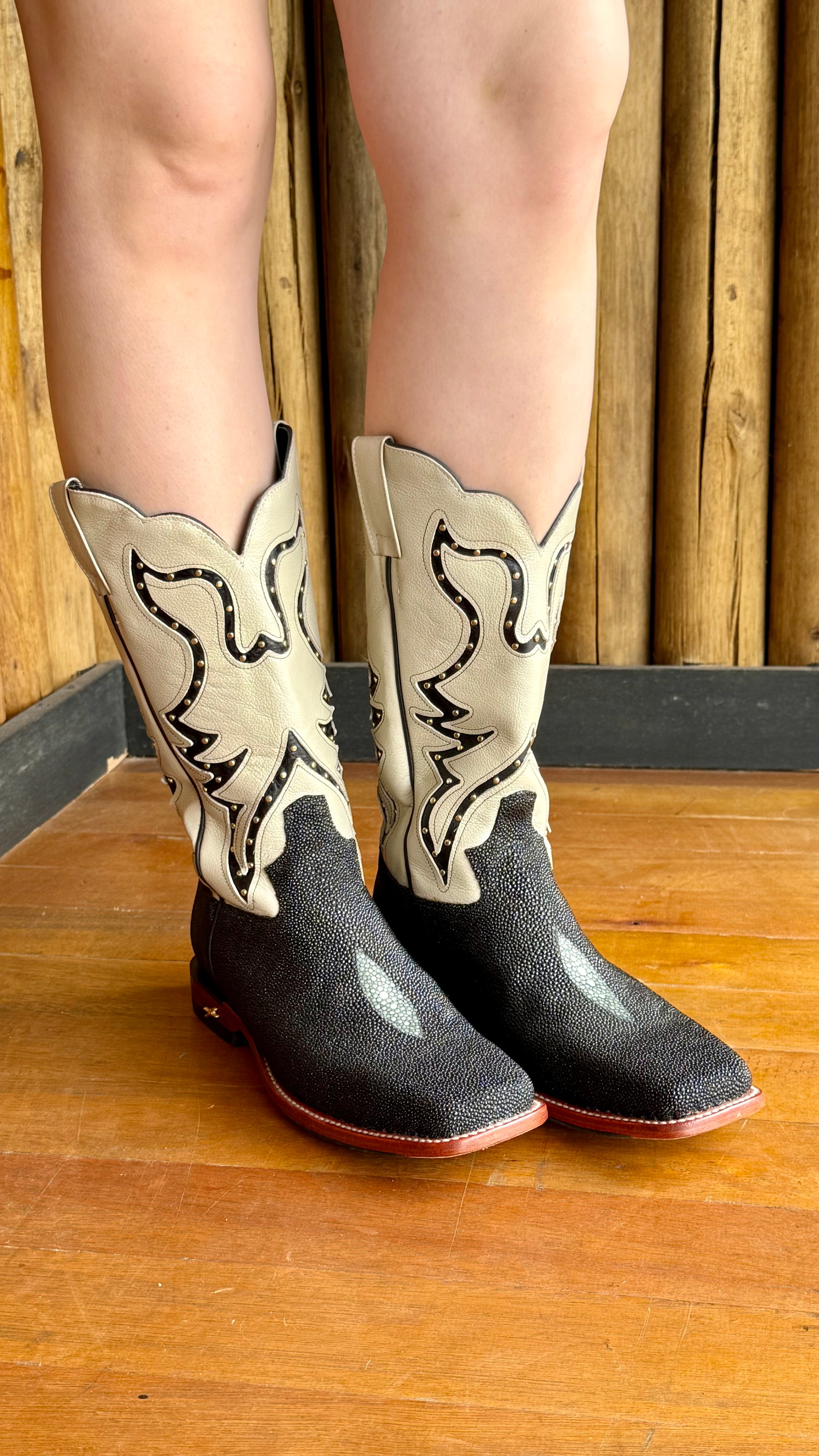 Bota Texana  Feminina Jácomo Cano Médio Couro Arraia Ref:60002/RCGQL