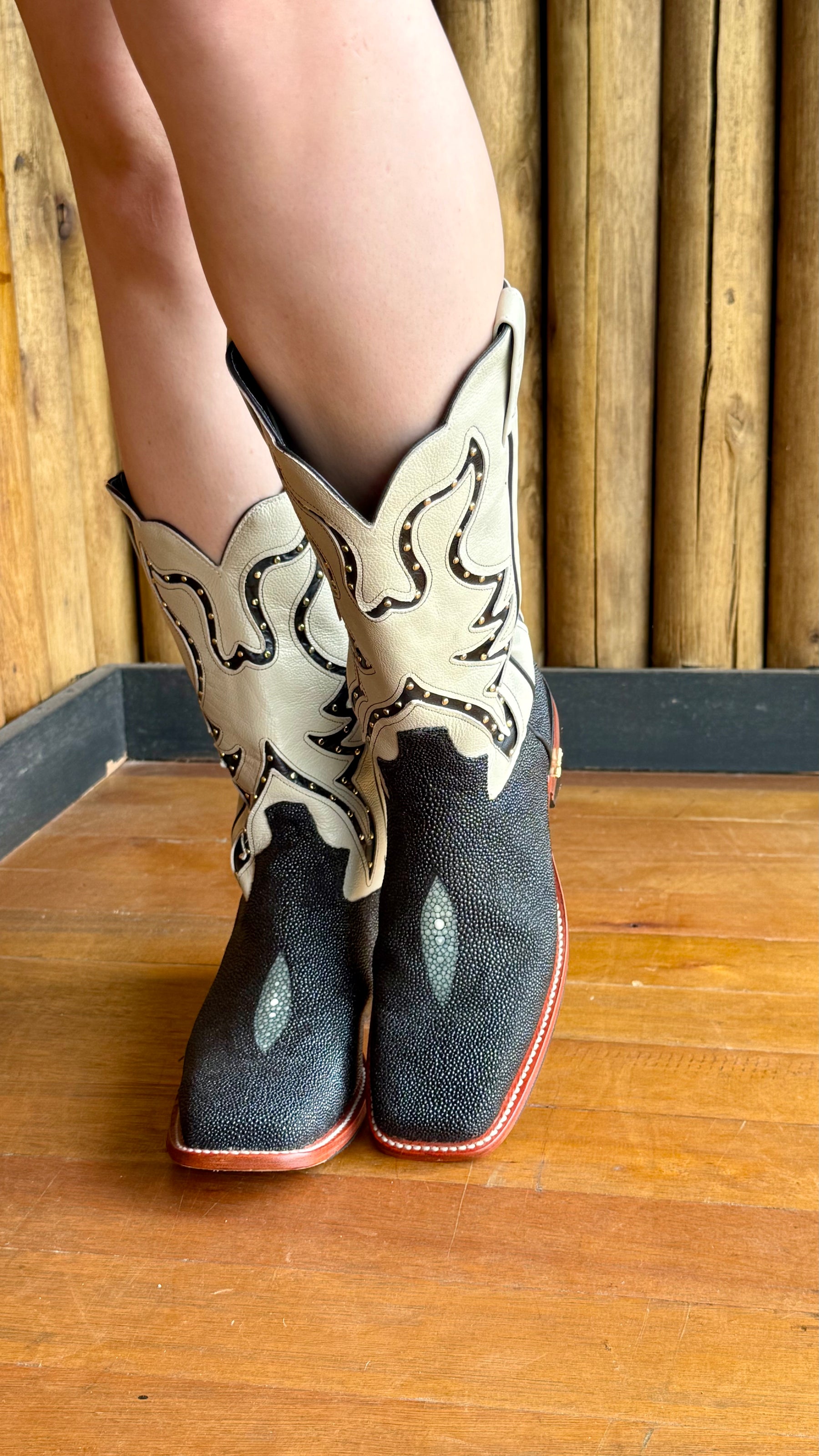 Bota Texana  Feminina Jácomo Cano Médio Couro Arraia Ref:60002/RCGQL