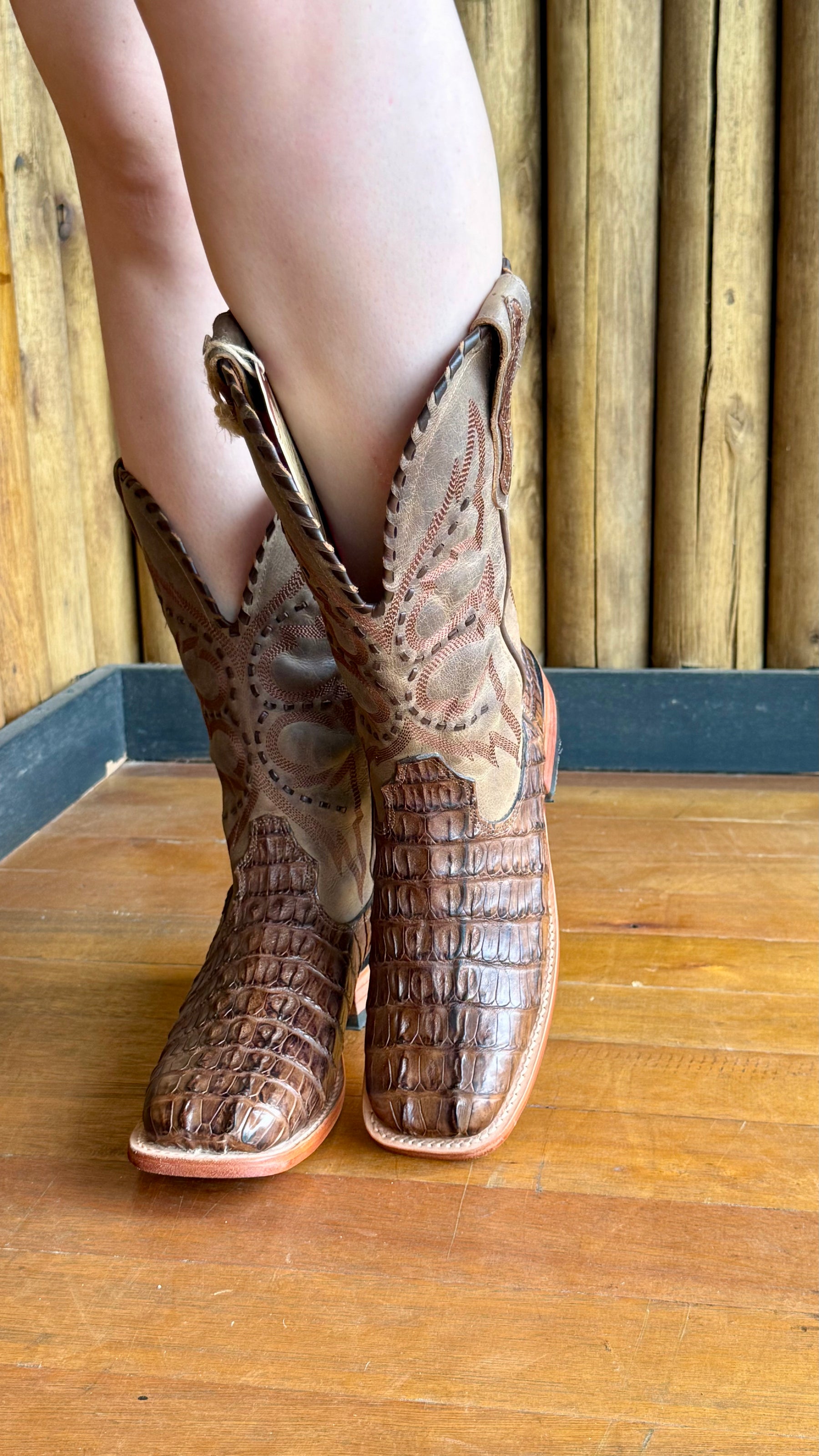 Bota Texana  Feminina Goyazes Bico Quadrado Cano Médio Couro Jacaré Ref:256407-JC