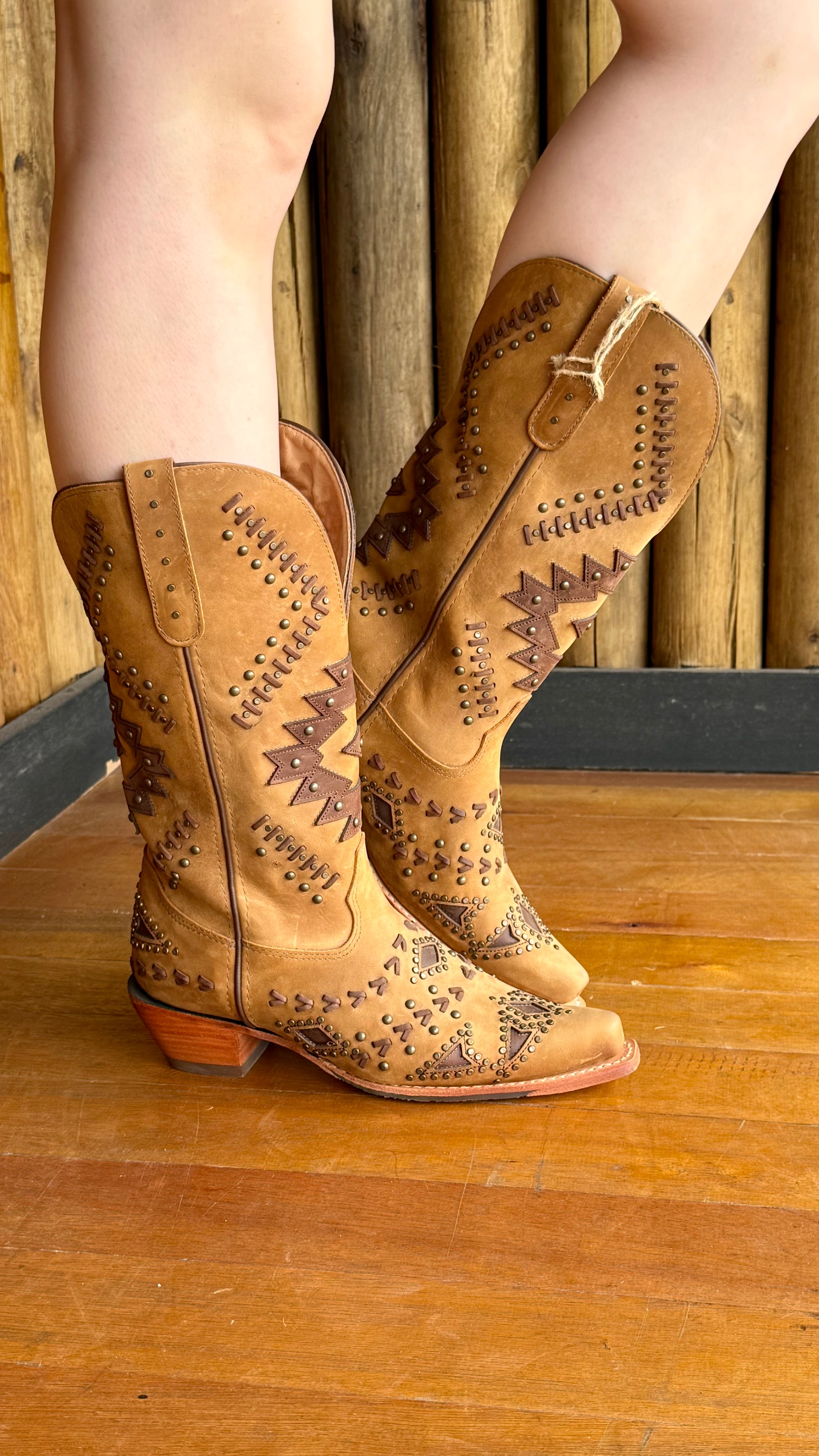 Bota Texana  Feminina Goyazes Bico Fino Cano Médio Couro Ref:256801-CC